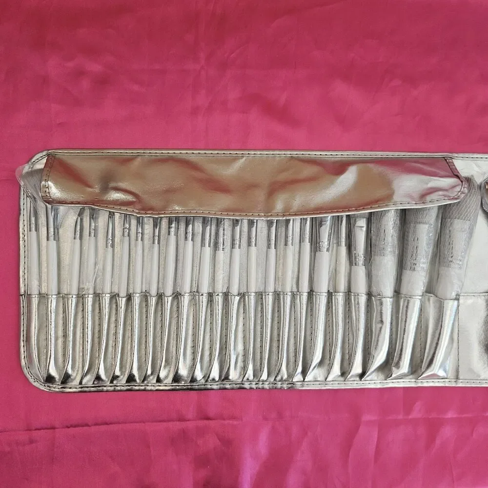 B.B.W. Cosmetics 24 Piece Makeup Brush Set With Carrying Travel Case Silver